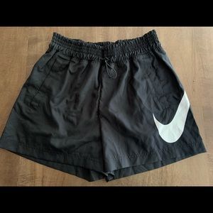 Small Black Nike Women Shorts Pockets